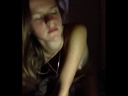 ❤️ Uma garota se masturba e se ejacula ☑ Porno em nós ❌️